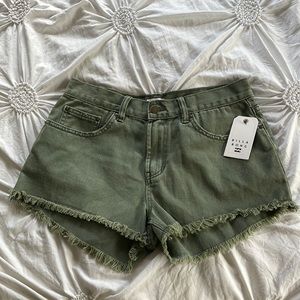 NWT ilive green Billabong distressed shorts